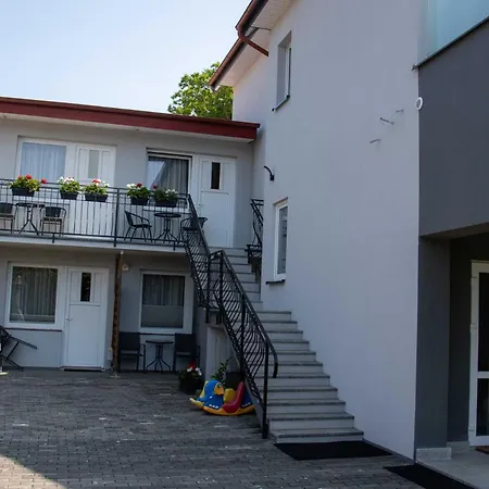 Pokoje i apartamenty Pod Dębem-3