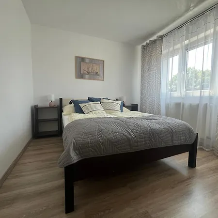 Pokoje i apartamenty Pod Dębem-2